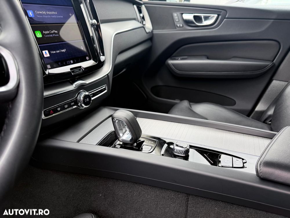 Volvo XC 60 B4 D Plus Dark - 4