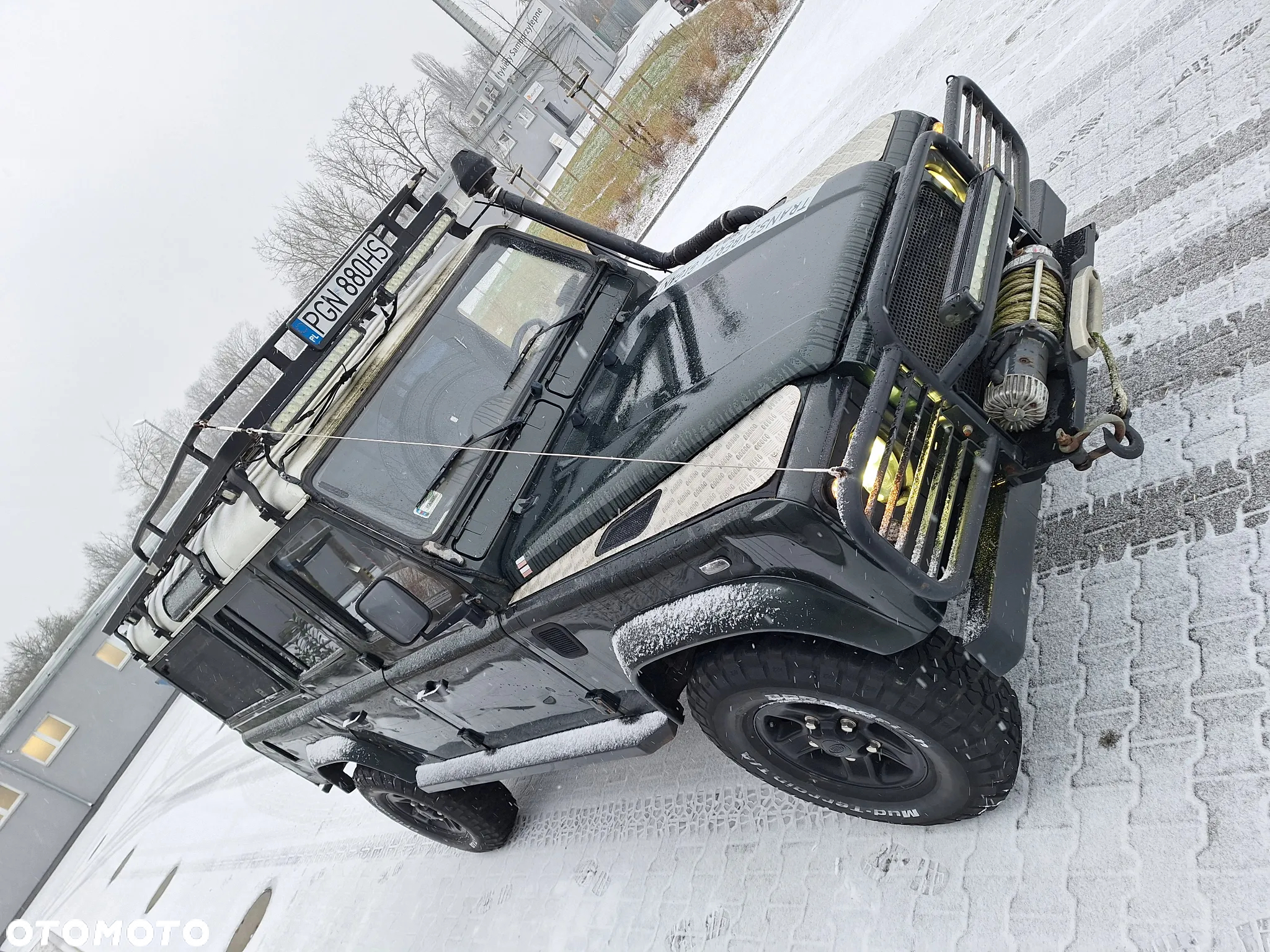 Land Rover Defender - 35