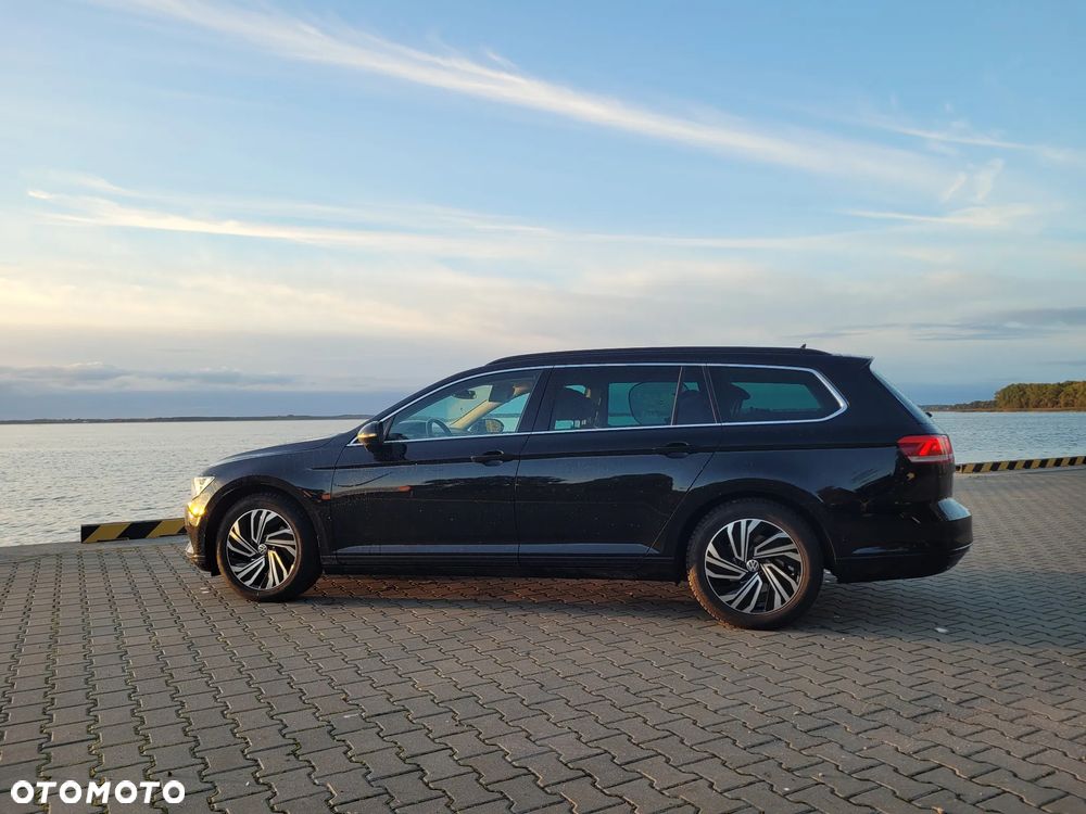 Volkswagen Passat - 1
