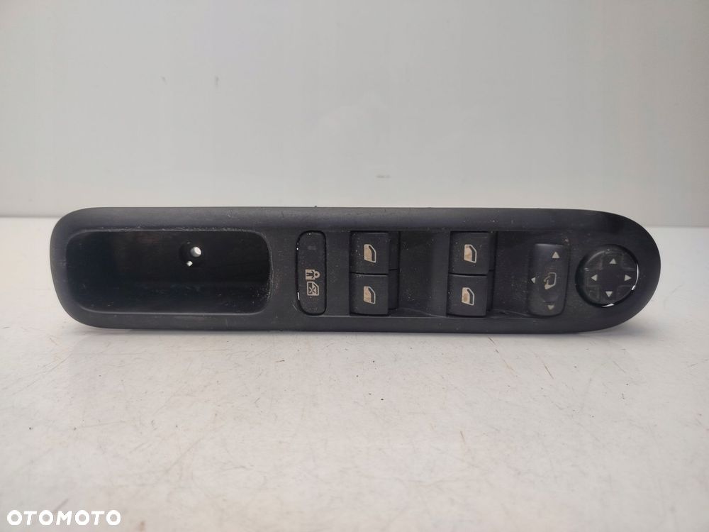 peugeot 5008 i 09r- panel sterowania szyb - 1