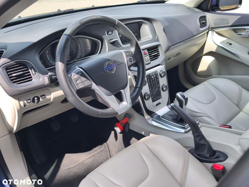 Volvo V40 D2 Ocean Race - 17