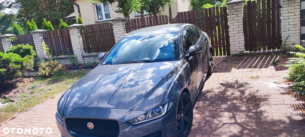 Jaguar XE 2.0 D R-Sport - 7