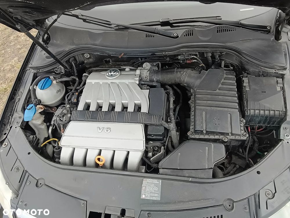 Volkswagen Passat 3.2 V6 FSI 4Motion DSG Highline - 30