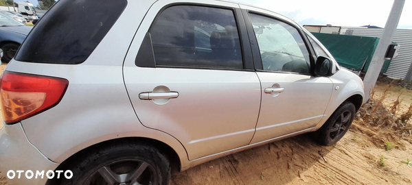 SUZUKI SX4 DRZWI PRAWY TYŁ TYLNE PRAWE KOMPLETNE Z2S nr. 18/9