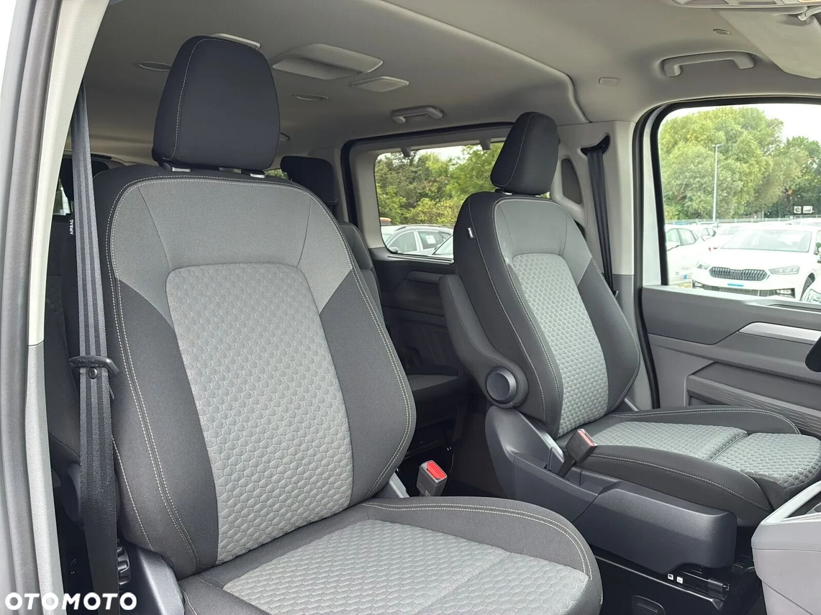 Volkswagen Caravelle - 14