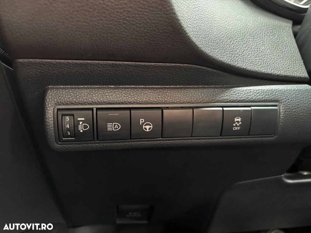 Toyota Corolla 1.8 HSD Business - 24