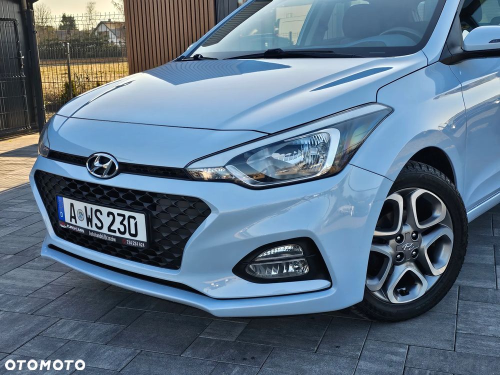 Hyundai i20 blue 1.2 Trend - 16