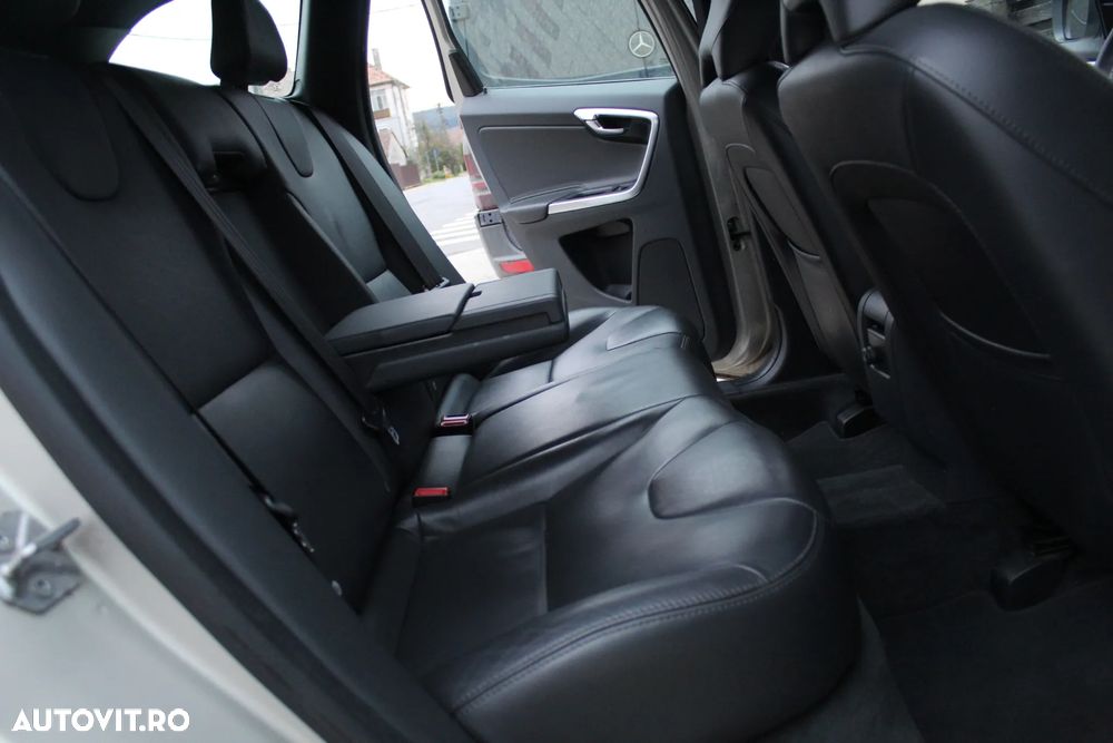 Volvo XC 60 D5 AWD Geartronic Summum - 16