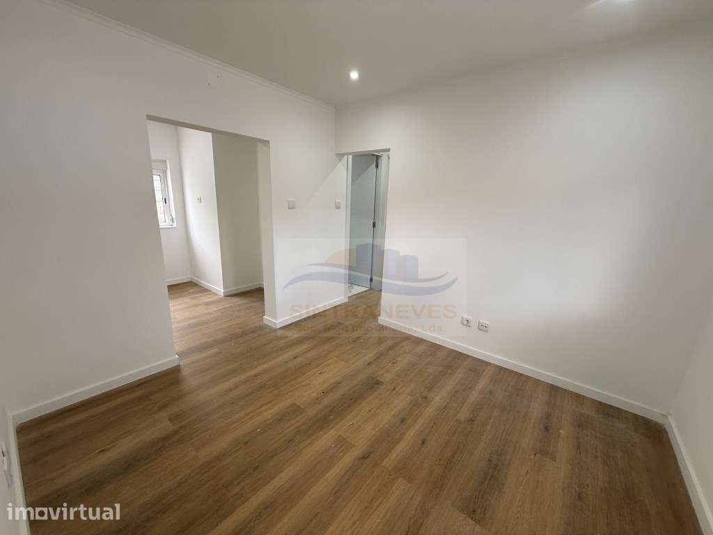 T2 Totalmente Remodelado com Quintal de 35m² | Pontinha - Grande imagem: 4/15