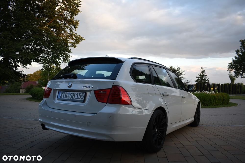 BMW Seria 3 318d - 14