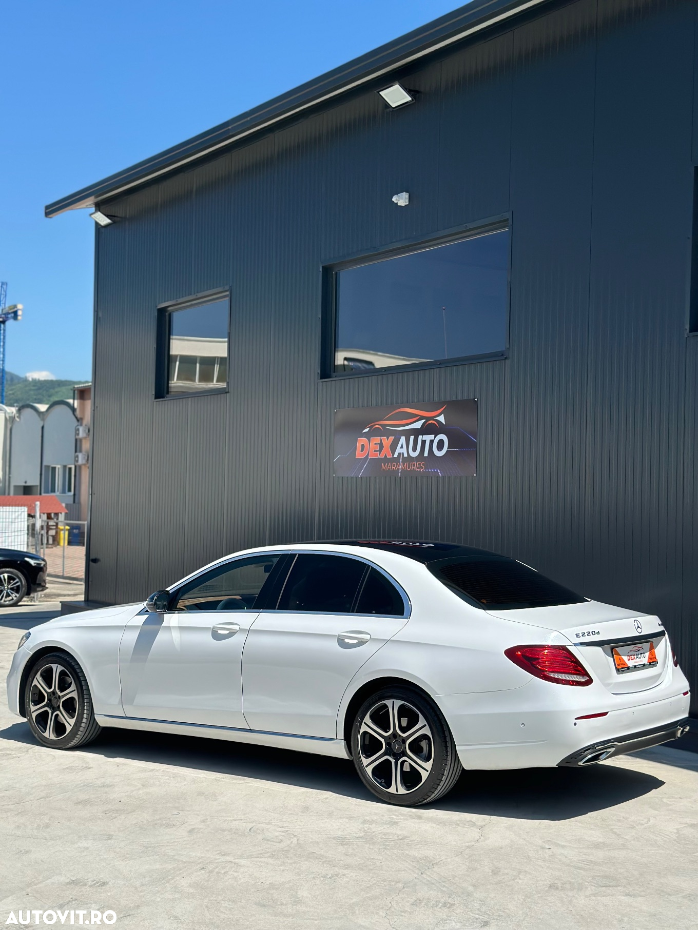 Mercedes-Benz E 220 d 4Matic T 9G-TRONIC AMG Line - 19