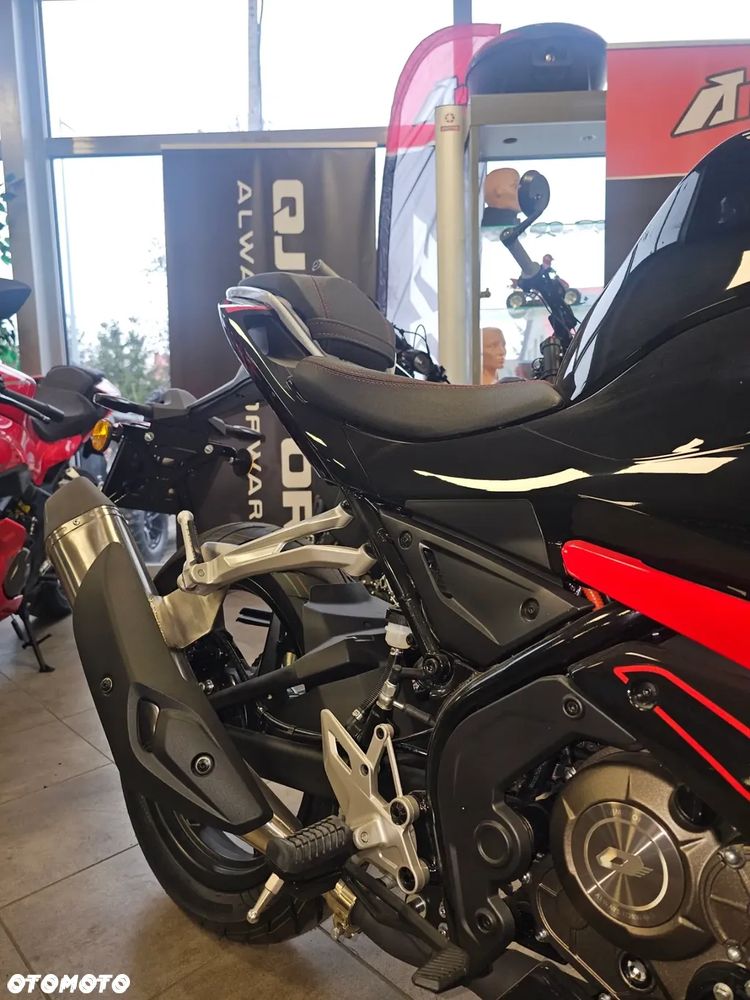 QJMOTOR SRK 125R - 6