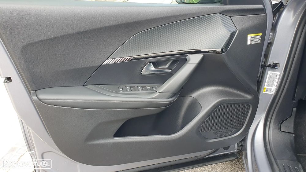 Peugeot 2008 Hybrid 145 e-DSC Allure - 21