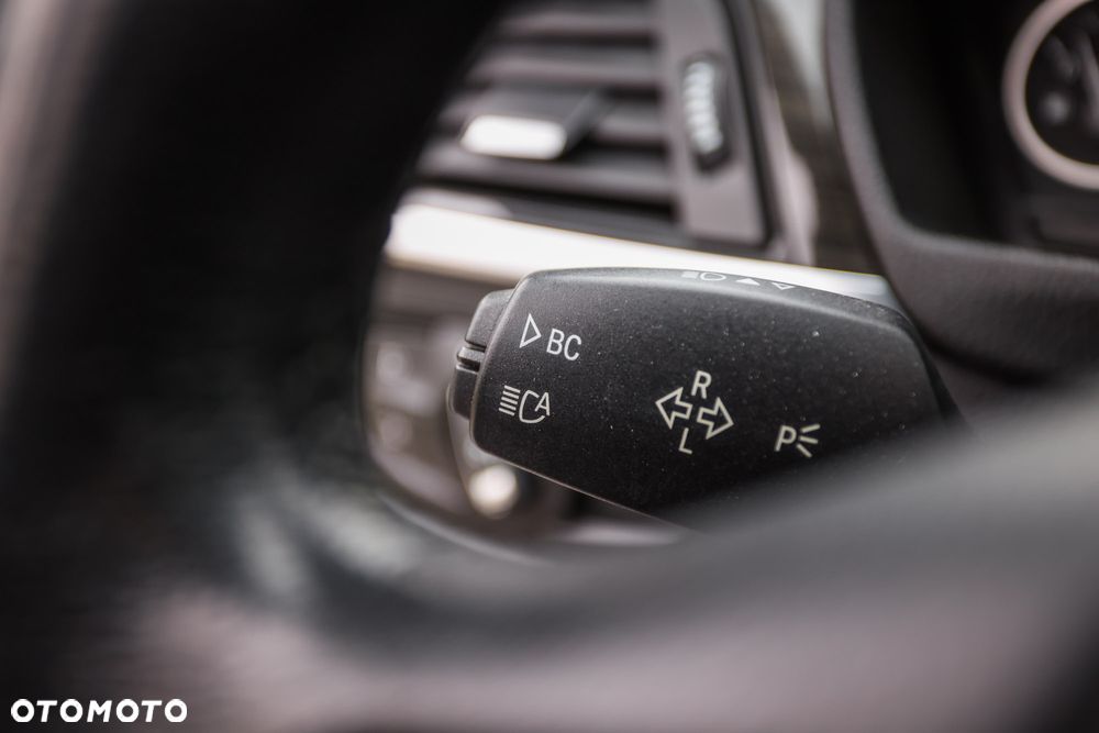 BMW Seria 3 320d xDrive Luxury Line - 35