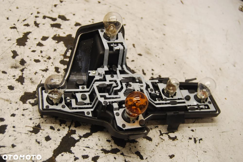 WKŁAD LAMPY LEWY TYŁ TYLNY 1T0945257A VW TOURAN I 1T0945257D - 6