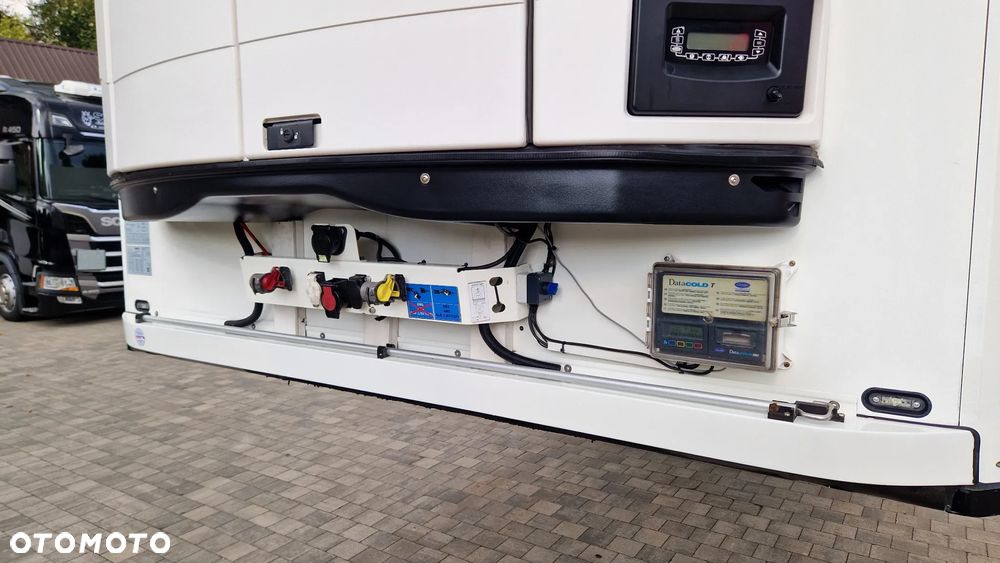 Schmitz Cargobull * CHŁODNIA * OŚ PODNOSZONA * 4 RYGLE * - 6