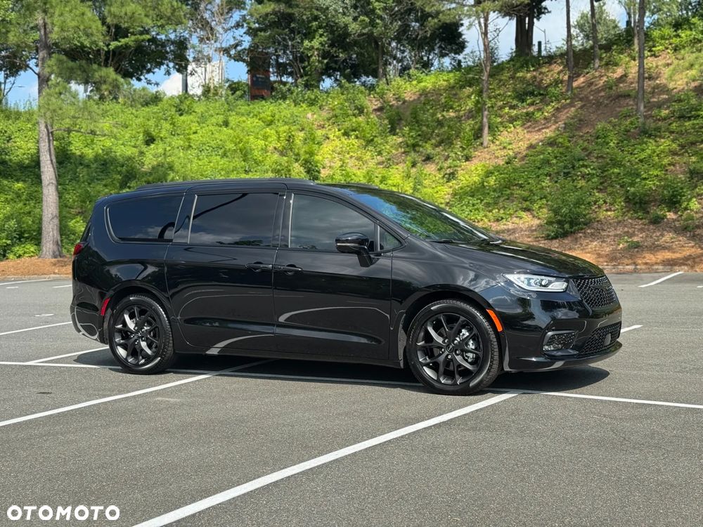 Chrysler Pacifica - 16