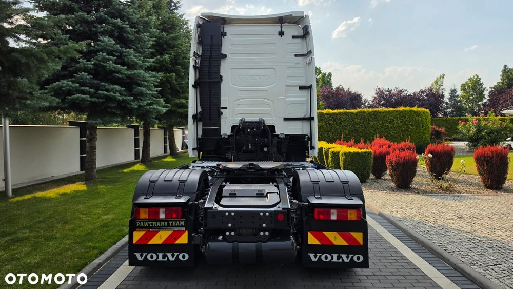 Volvo ///FH///500///2023/// GLOBETROTTER///XXL///FULLLED/// VIRTUAL COCPIT///KLIMATYZACJA POSTOJOWA///ALUFELGI///RADARY/// KAMERA///WYŚWIETLACZ OBCIĄŻENIA/// ZABUDOWY MIĘDZYOSIOWE/// STAN BARDZO DOBRY - 6