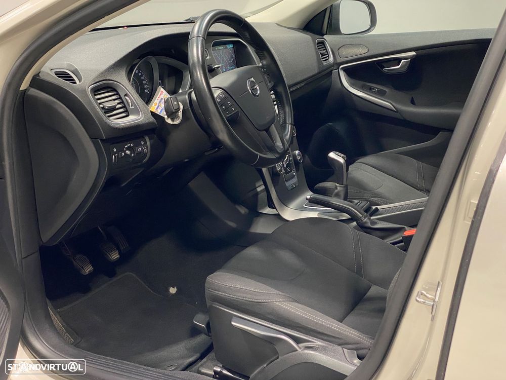 Volvo V40 Cross Country 2.0 D2 Momentum - 8