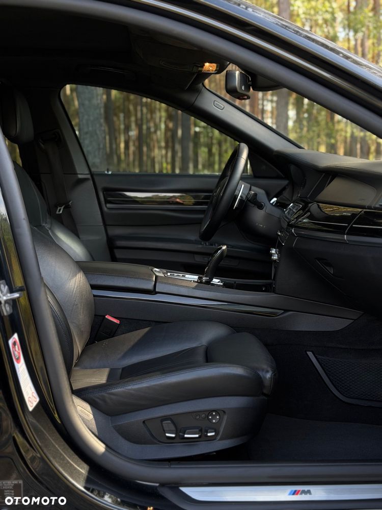 BMW Seria 7 - 38
