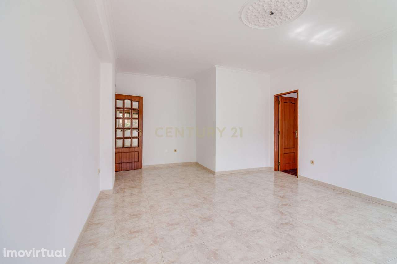 Apartamento T2+1 Junto à Estação da CP de Rio de Mouro - Grande imagem: 5/18