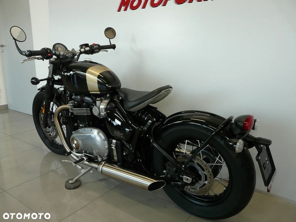 Triumph Bonneville Bobber - 4