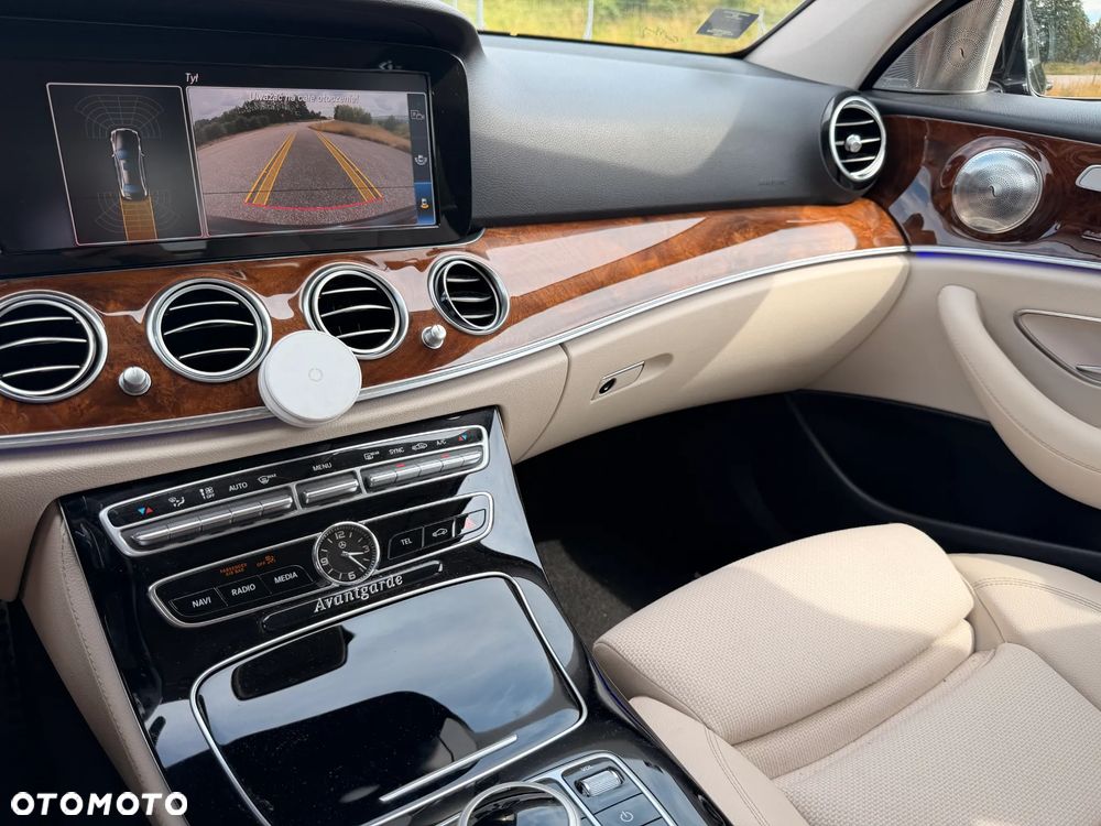 Mercedes-Benz Klasa E 220 d 4-Matic 9G-TRONIC - 18