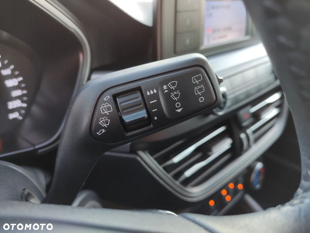 Ford Focus 1.0 EcoBoost Trend Edition - 28