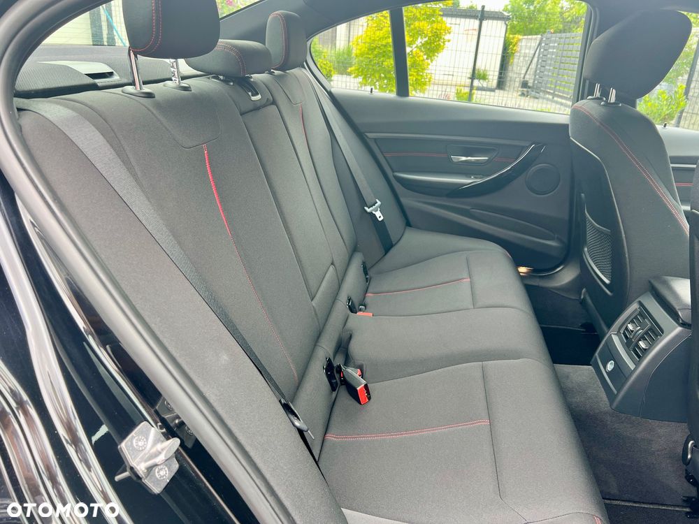 BMW Seria 3 318d xDrive Sport Line - 19