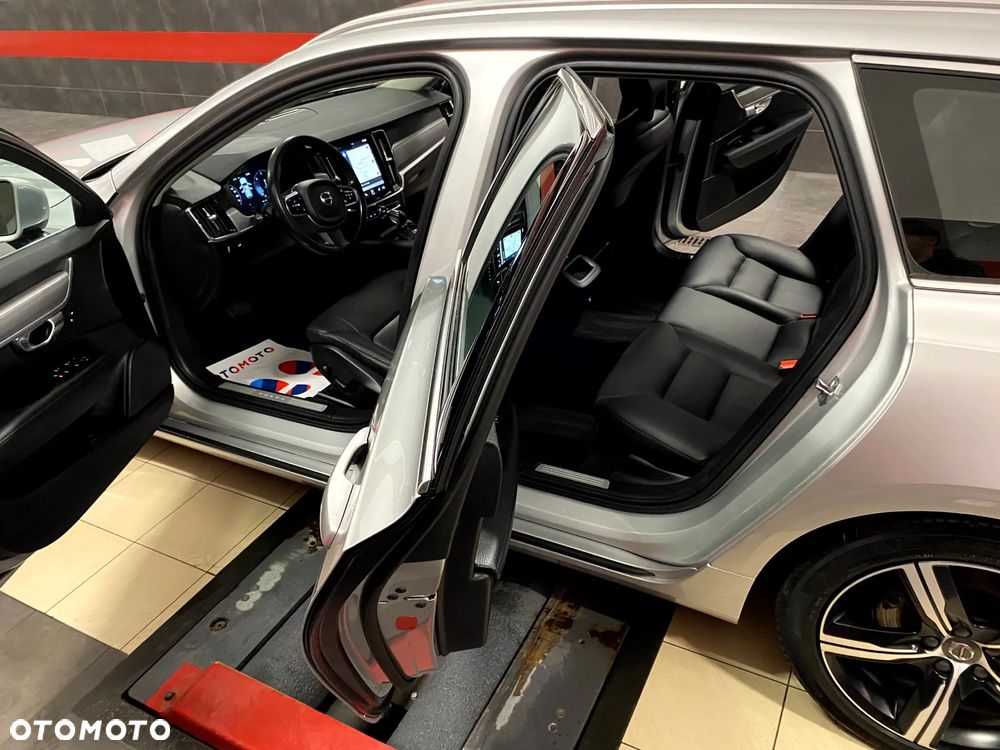 Volvo V90 D4 Geartronic Kinetic - 23