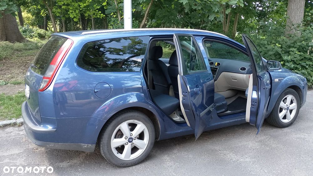 Ford Focus 1.6 Ambiente - 2