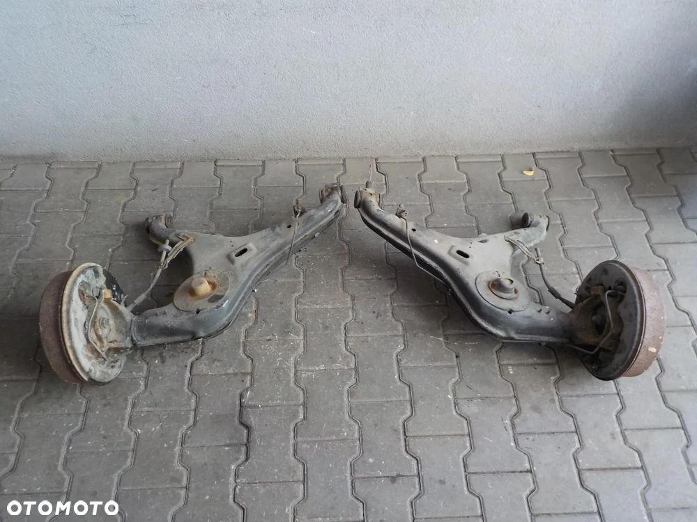 VW T4 90-95 WAHACZ LEWY PRAWY TYŁ BĘBEN - 1