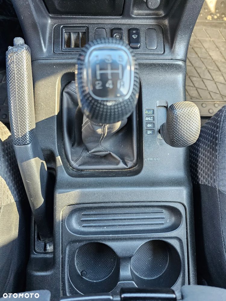 Mitsubishi Pajero - 20