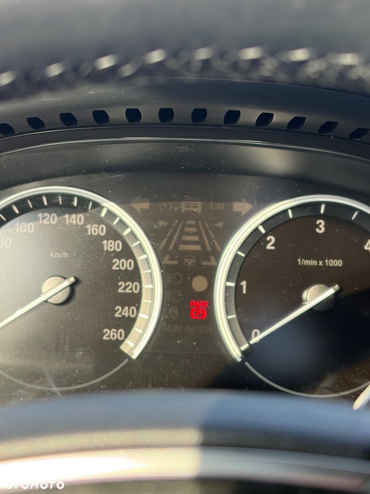 BMW Seria 5 520d xDrive - 27