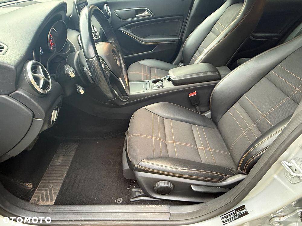 Mercedes-Benz CLA 200 7G-DCT Orange Art Edition - 15
