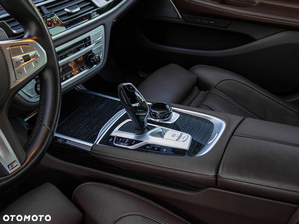 BMW Seria 7 730d xDrive mHEV sport - 28