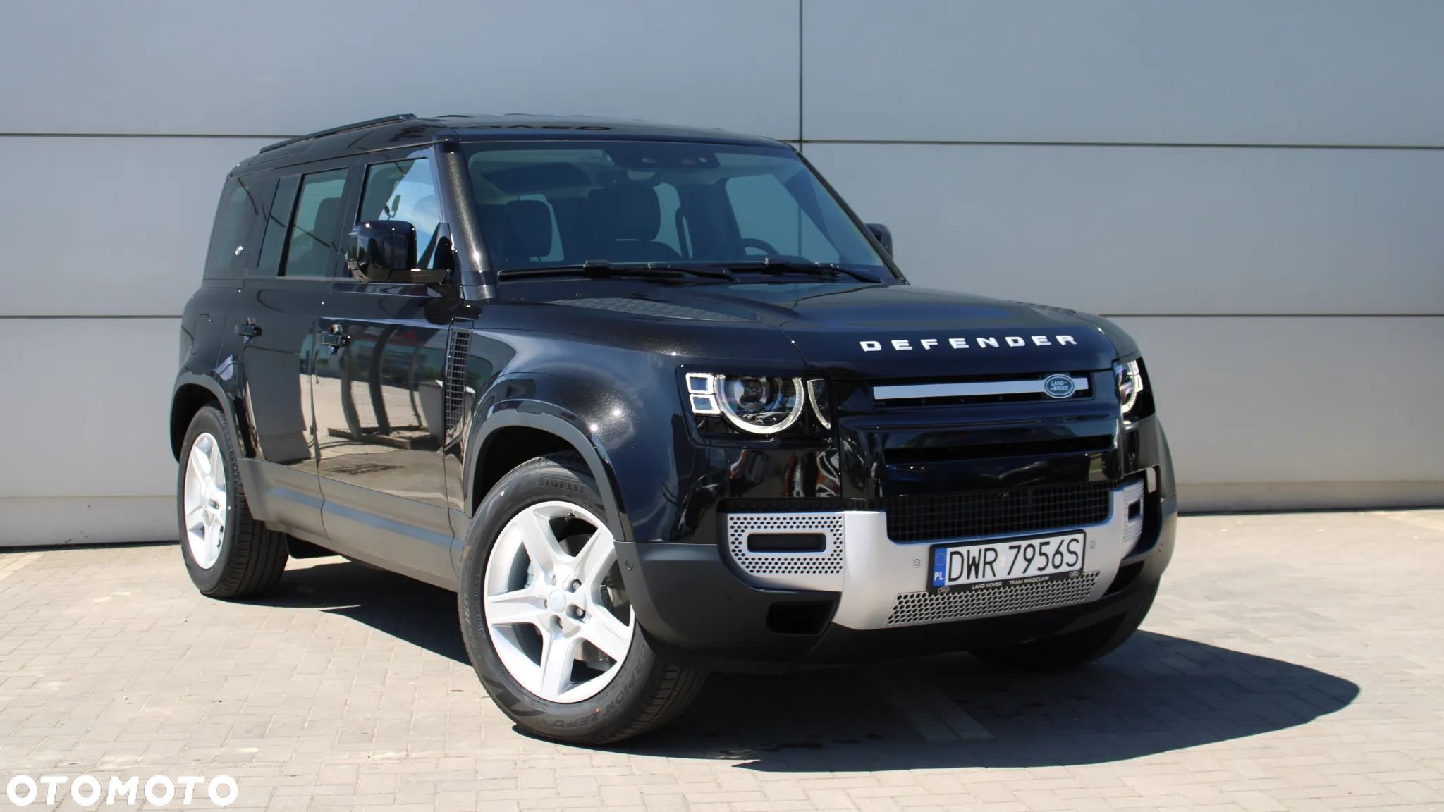 Land Rover Defender - 1