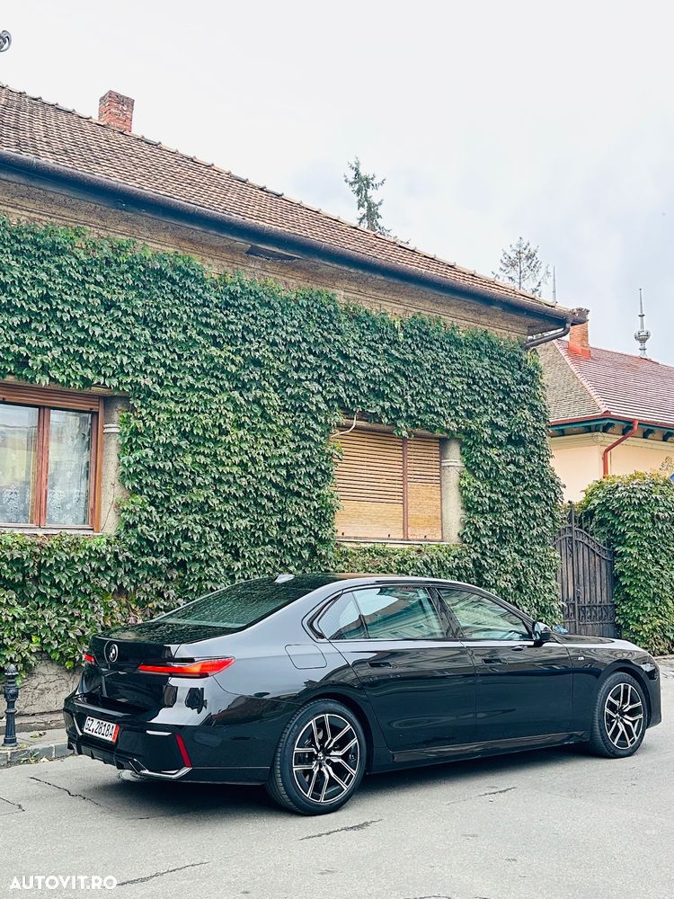BMW Seria 7 740d xDrive MHEV - 33