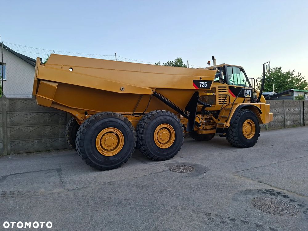 Caterpillar 725 - 9