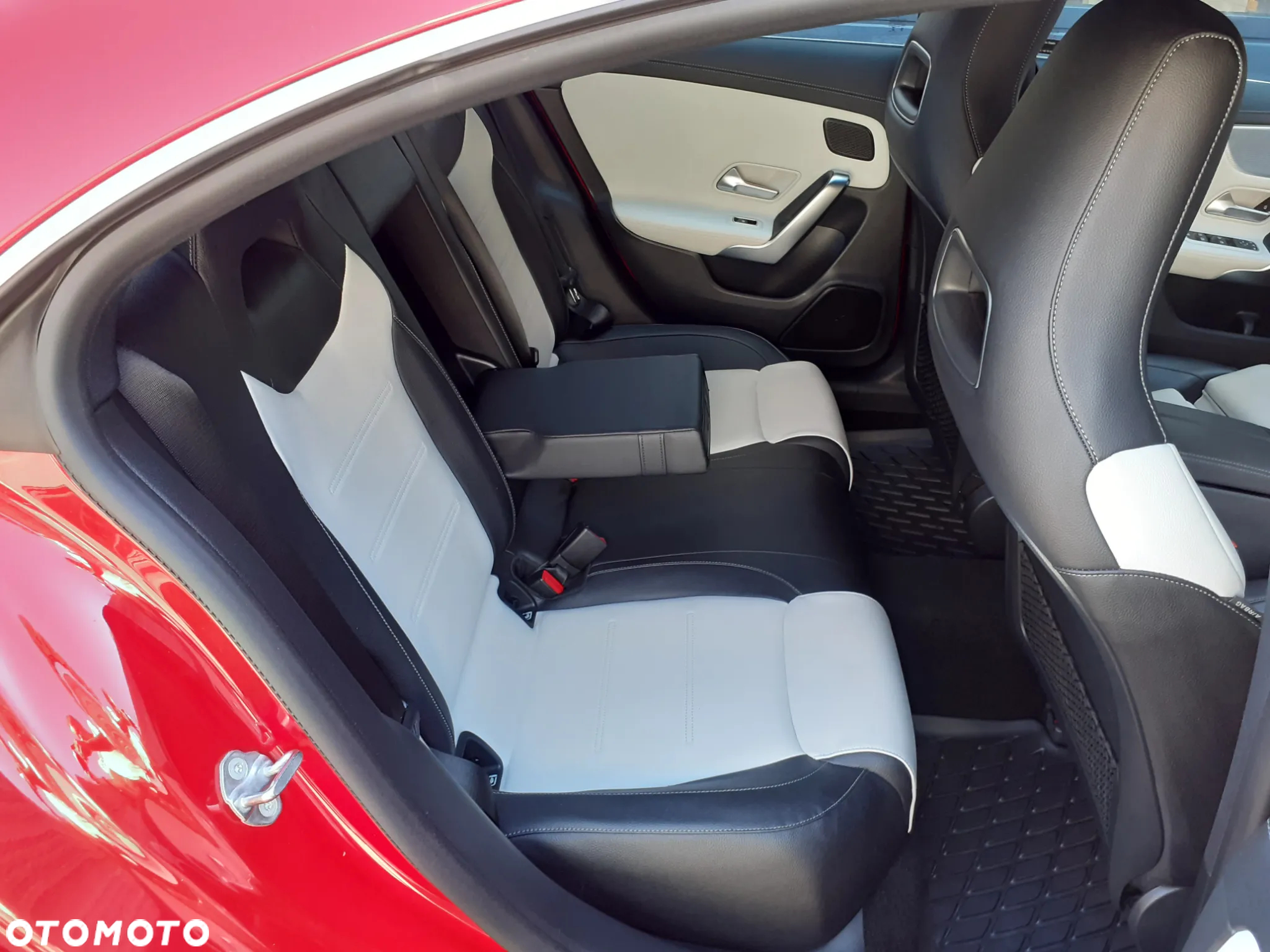 Mercedes-Benz CLA 220 4-Matic AMG Line 7G-DCT - 30
