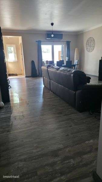 Vendo Moradia T4 - Garagem, Churrasqueira e Logradouro de 181 m² - Grande imagem: 3/12