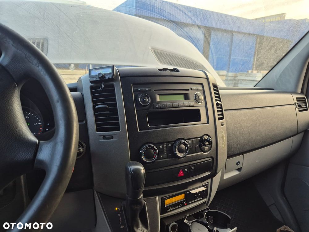 Mercedes-Benz Sprinter - 12