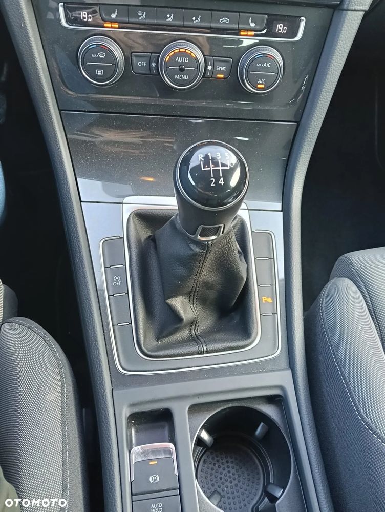 Volkswagen Golf - 16