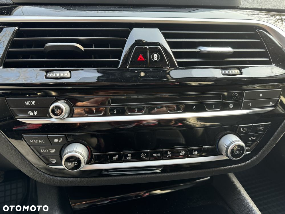 BMW Seria 5 520d xDrive Luxury Line - 23