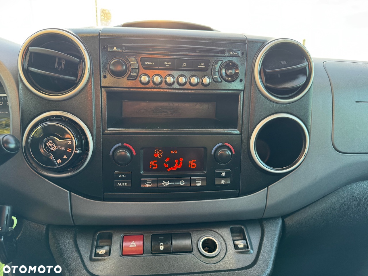 Citroën Berlingo e-HDi 90 FAP EGS6 Multispace Exclusive - 24