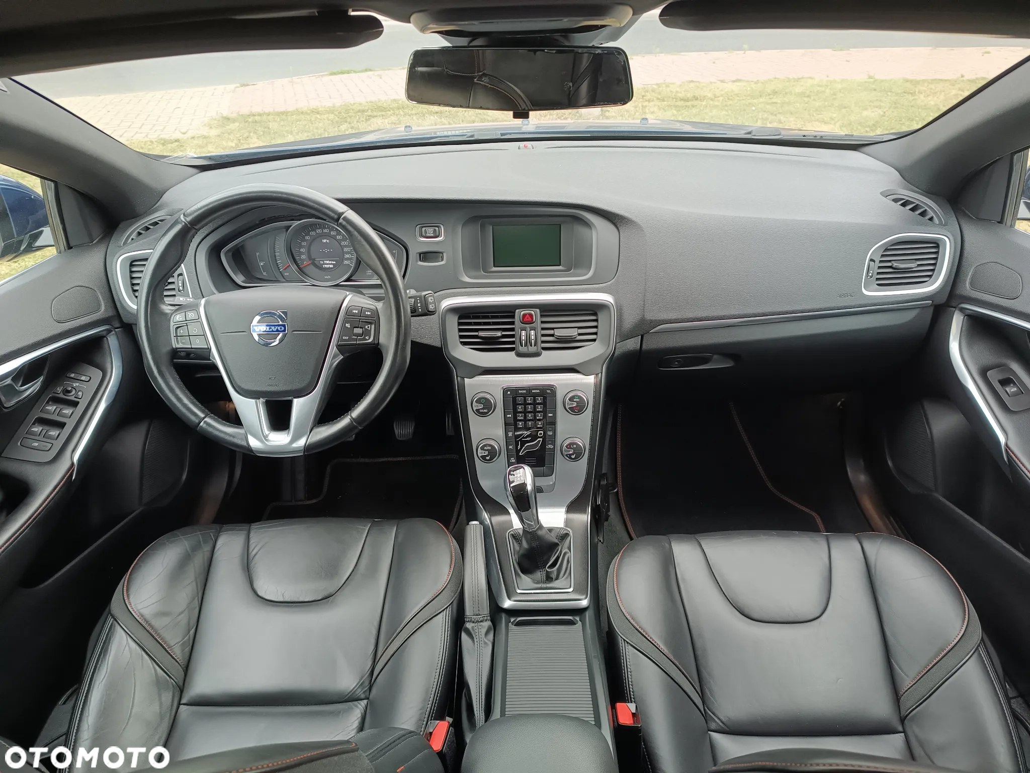 Volvo V40 T3 R-Design - 10