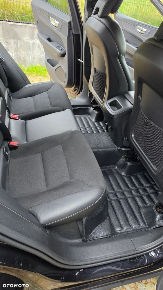 Volvo XC 60 B4 D AWD Momentum Pro - 22