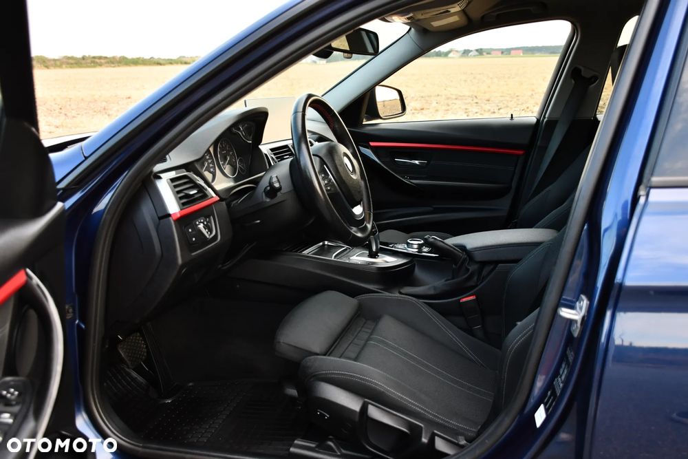 BMW Seria 3 318i Sport Line - 12