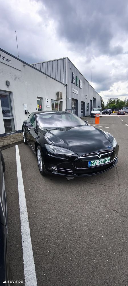 Tesla Model S - 2