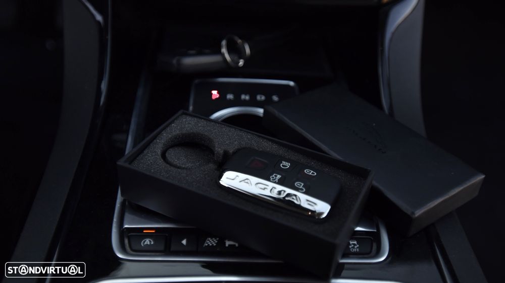 Jaguar XE 20d Aut. Portfolio - 9